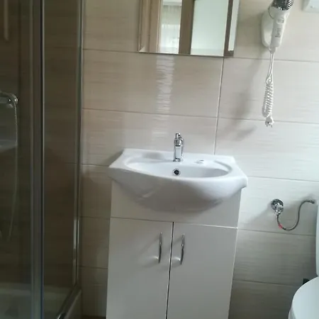 ゲストハウス Pod Antalowka 3*